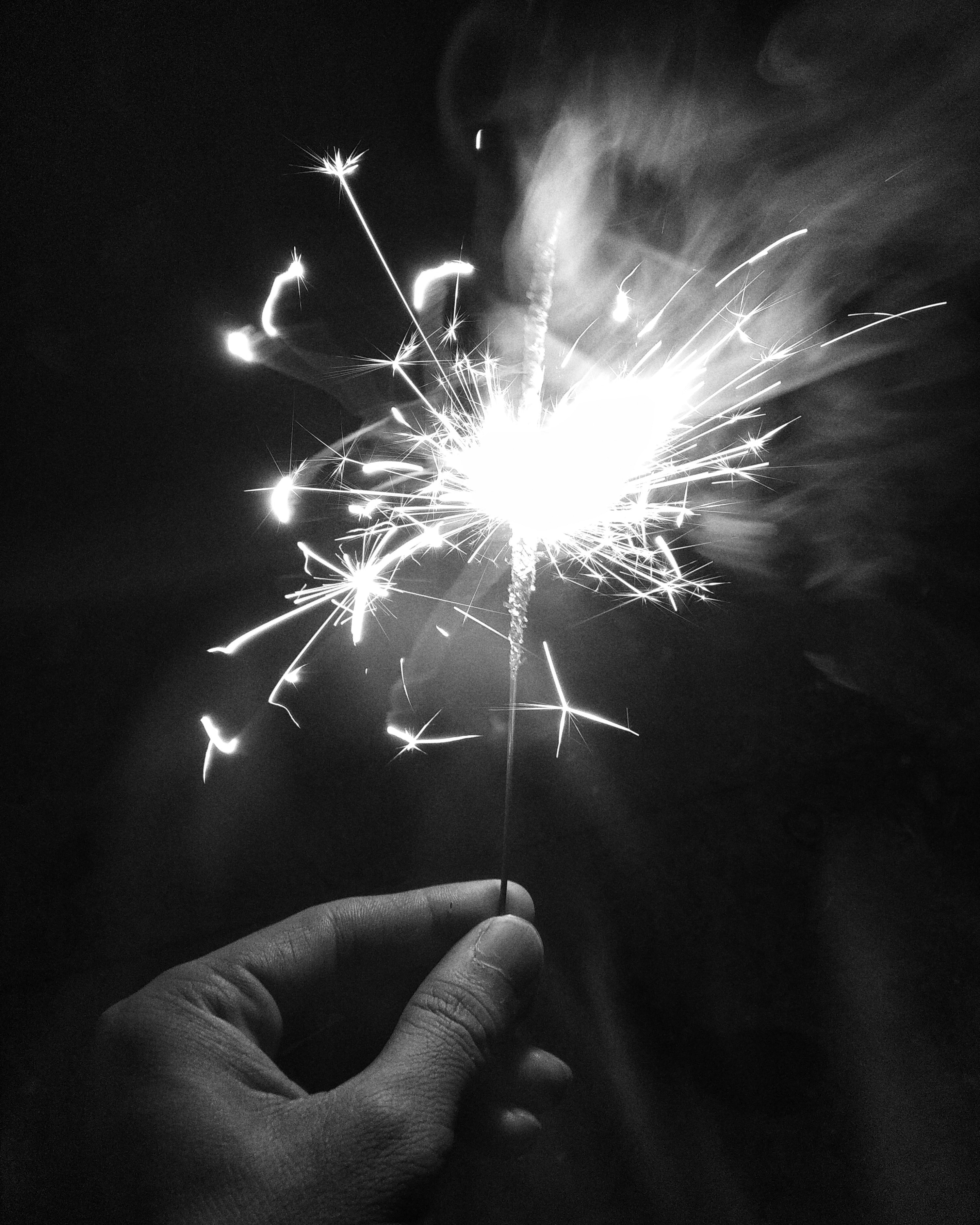 monochrome-sparkler