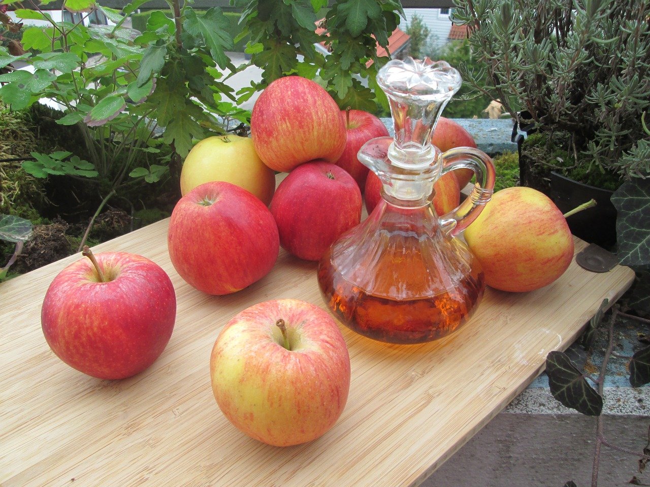 apples-vinegar